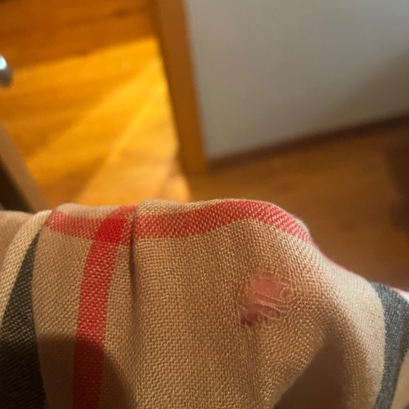 Burberry Scarf - Picture 5 of 6